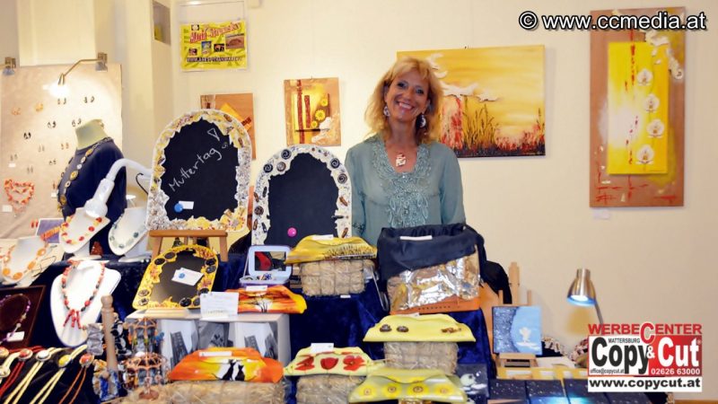 Maria am Messestand