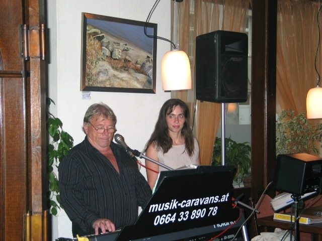Das Duo Caravan sorgte für musikalische Begleitung der Vernissage